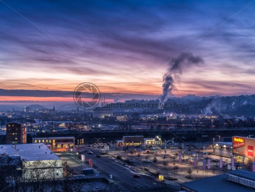 Saarbrücken am Morgen, klarer Wintertag, kurz vor Sonnenaufgang - Bildtankstelle.de