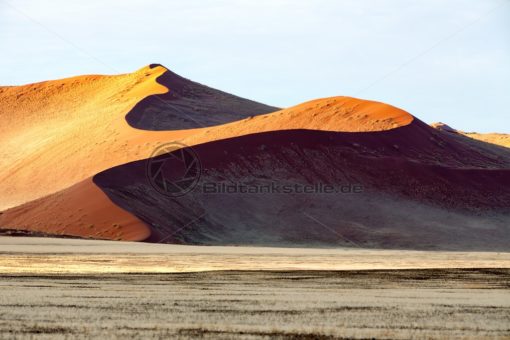 rote Düne bei Sossusvlei, Namibia, Afrika - Bildtankstelle.de