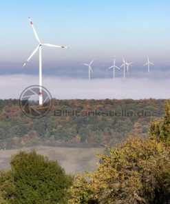 Windräder im Nebel, St. Wendler Land, Saarland - Bildtankstelle.de