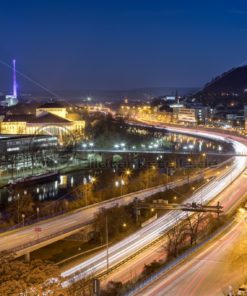 Saarbrücken @ Night, Blick auf Stadtautobahn und Theater - Bildtankstelle.de