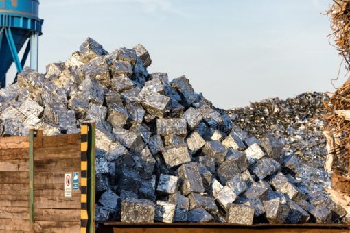 Schrottplatz mit Metallwürfel, Recycling, Dillingen, Saarland - Bildtankstelle.de - Bilddatenbank für Foto-Motive aus SAAR-LOR-LUX