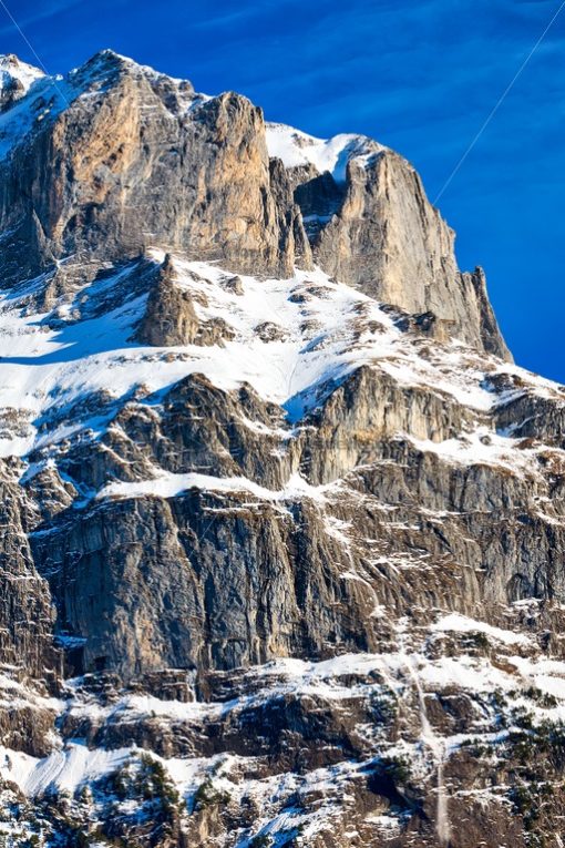imposanter Berggipfel in den Schweizer Alpen - Bildtankstelle.de