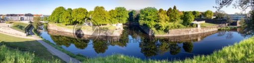 Panorama von der Vauban-Insel in Saarlouis, alte Saar im Vordergrund, Saarland - Bildtankstelle.de