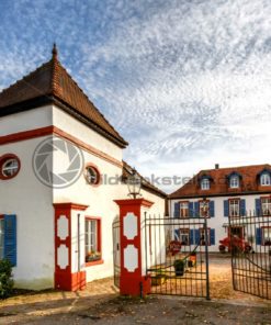 historisches Gebäude am Niederwürzbacher Weiher, Saarland - Bildtankstelle.de