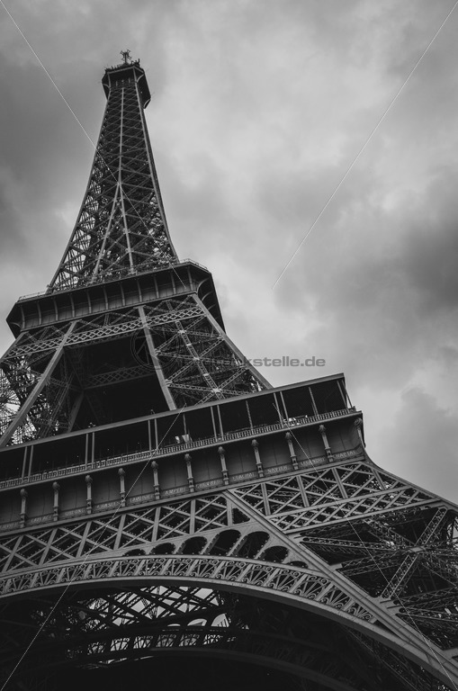 Eiffelturm Anschnitt In Schwarz Weiss Bildtankstelle De