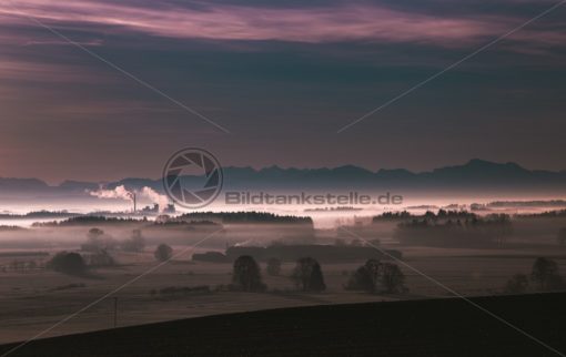 Nebliger Sonnenaufgang im Alpenvorland - Bildtankstelle.de