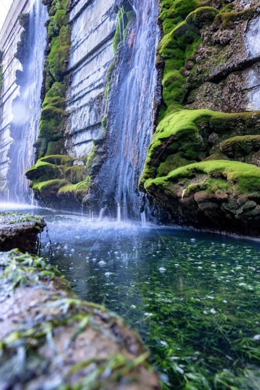 Wasserfall im Wassergarten Landsweiler Reden, Saarland - Bildtankstelle.de