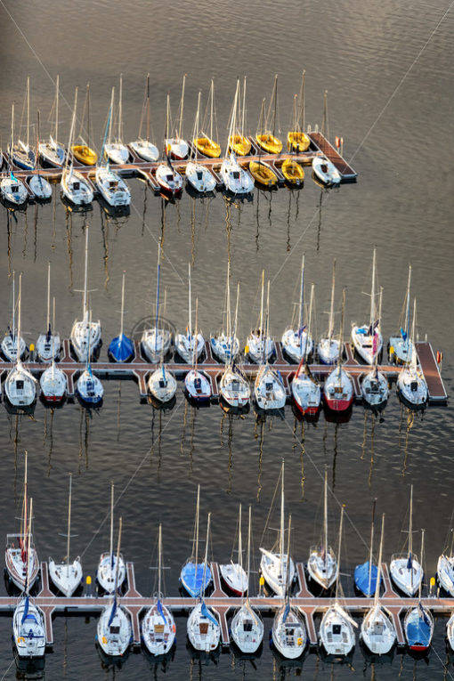 Segelboote auf dem Bostalsee, Saarland - Bildtankstelle.de